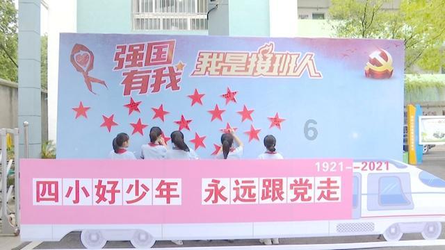 闪亮派对上的女孩